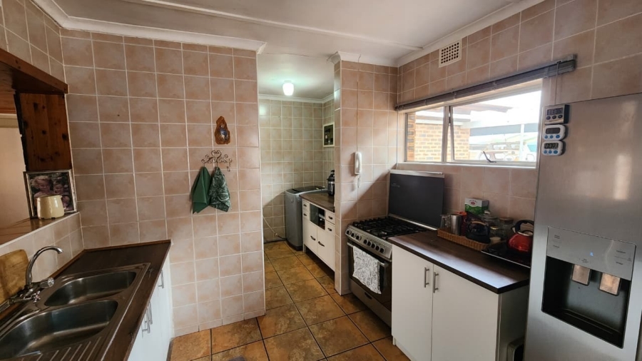 5 Bedroom Property for Sale in Vredenburg Western Cape